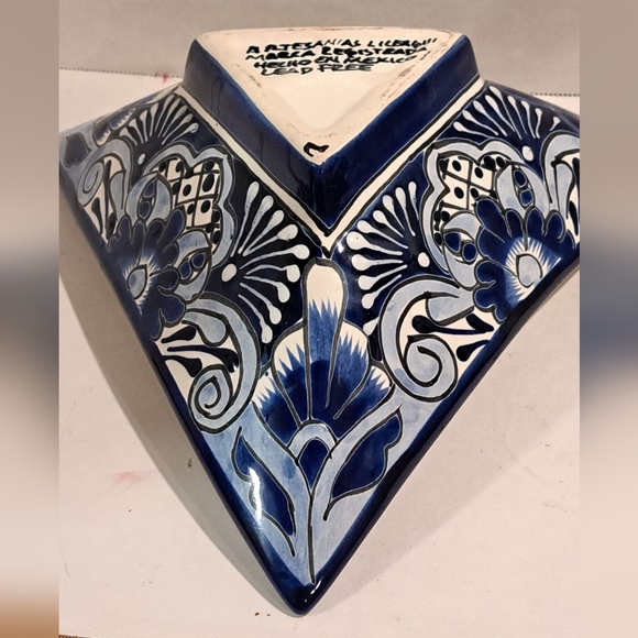 Folk Art Pottery Bowl Mexico, triangle shape. - Picture 7 of 8